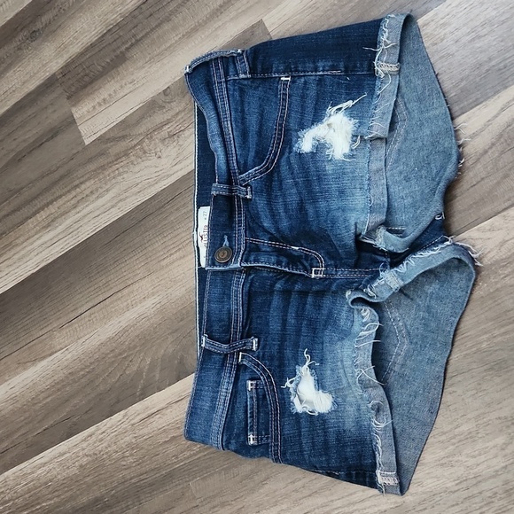 HOLLISTER Denim Distressed Shorts size 5 /27 - Picture 1 of 4